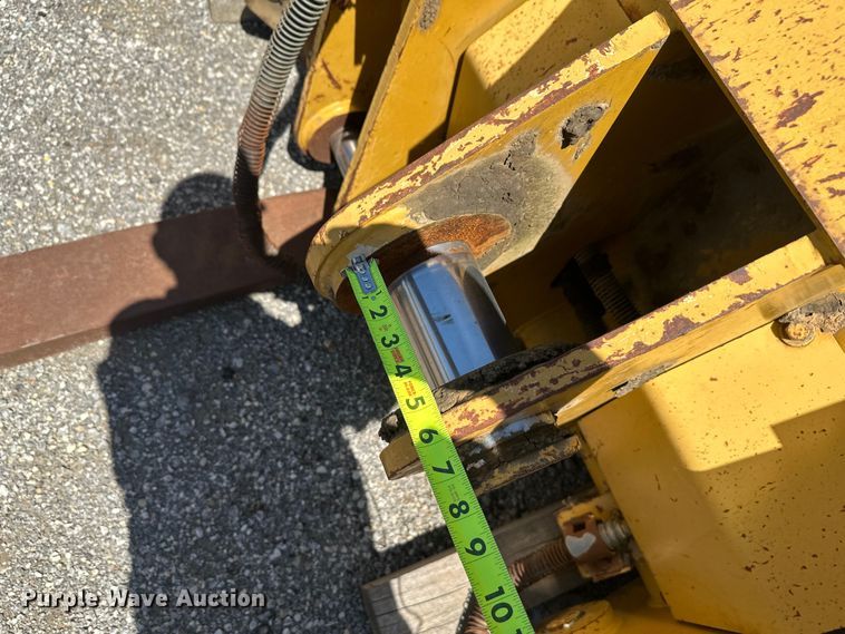 image for item EW1996 Cat (2) Crawler loader 4-in-1 buckets