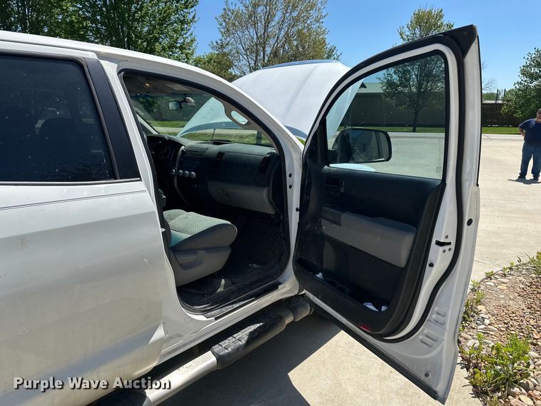 image for item EW1997 2011 Toyota Tundra Ext. Cab pickup truck