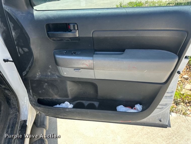 image for item EW1997 2011 Toyota Tundra Ext. Cab pickup truck