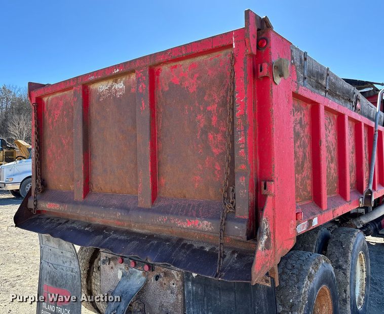 image for item FB3072 2005 Sterling L7500 dump truck