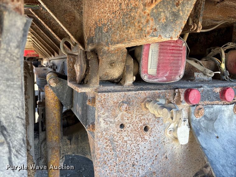image for item FB3072 2005 Sterling L7500 dump truck