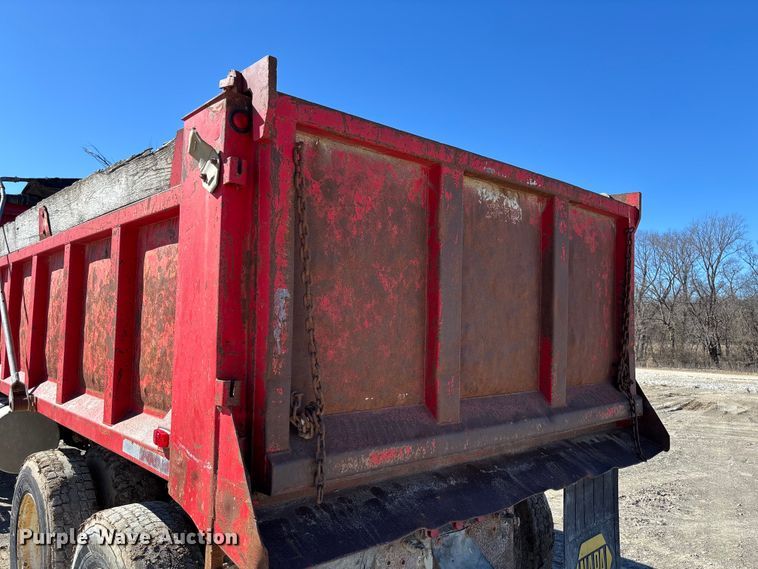 image for item FB3072 2005 Sterling L7500 dump truck