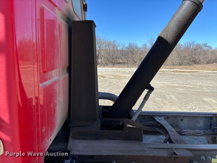 image for item FB3072 2005 Sterling L7500 dump truck