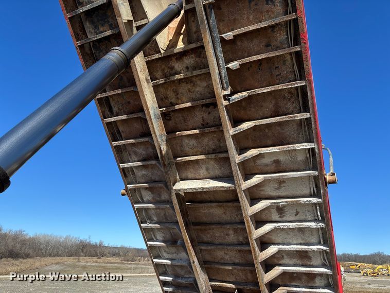image for item FB3072 2005 Sterling L7500 dump truck