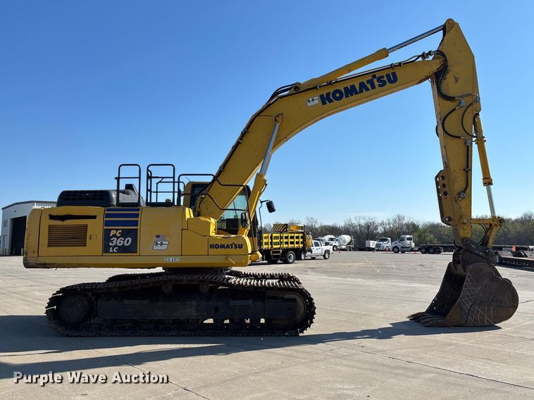image for item FB3397 2018 Komatsu PC360LC-11 excavator