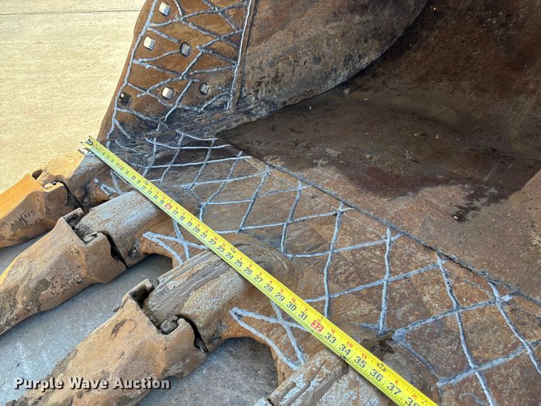 image for item FB3397 2018 Komatsu PC360LC-11 excavator