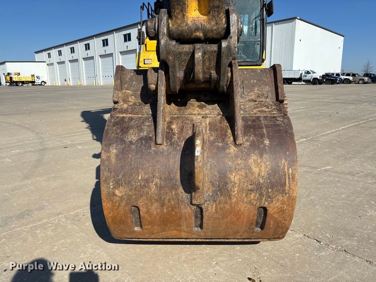 image for item FB3397 2018 Komatsu PC360LC-11 excavator