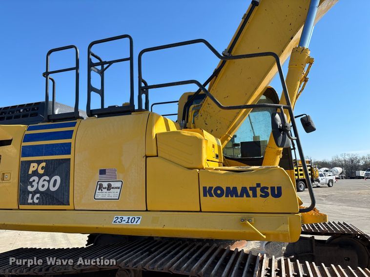 image for item FB3397 2018 Komatsu PC360LC-11 excavator