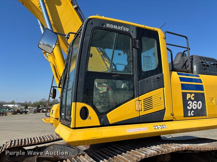 image for item FB3397 2018 Komatsu PC360LC-11 excavator