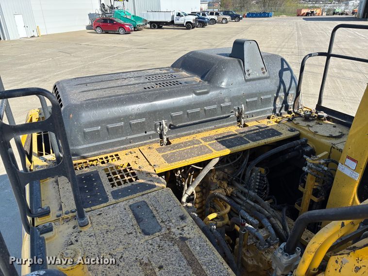 image for item FB3397 2018 Komatsu PC360LC-11 excavator