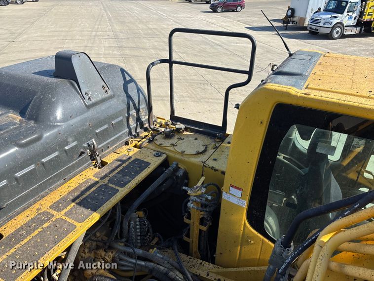 image for item FB3397 2018 Komatsu PC360LC-11 excavator