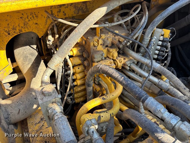 image for item FB3397 2018 Komatsu PC360LC-11 excavator