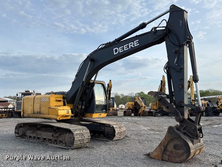 image for item FB3422 2012 John Deere 200D LC excavator