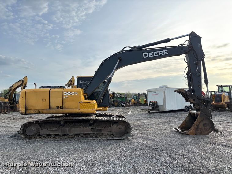 image for item FB3422 2012 John Deere 200D LC excavator