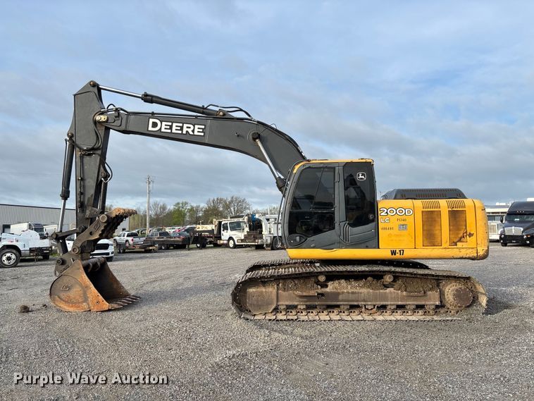 image for item FB3422 2012 John Deere 200D LC excavator