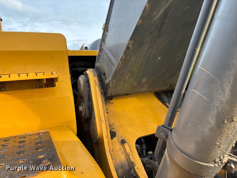 image for item FB3422 2012 John Deere 200D LC excavator