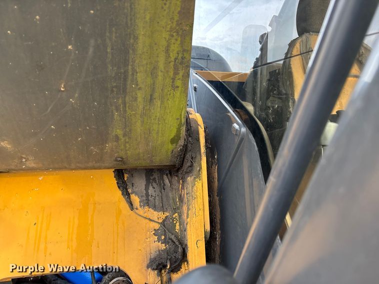 image for item FB3422 2012 John Deere 200D LC excavator