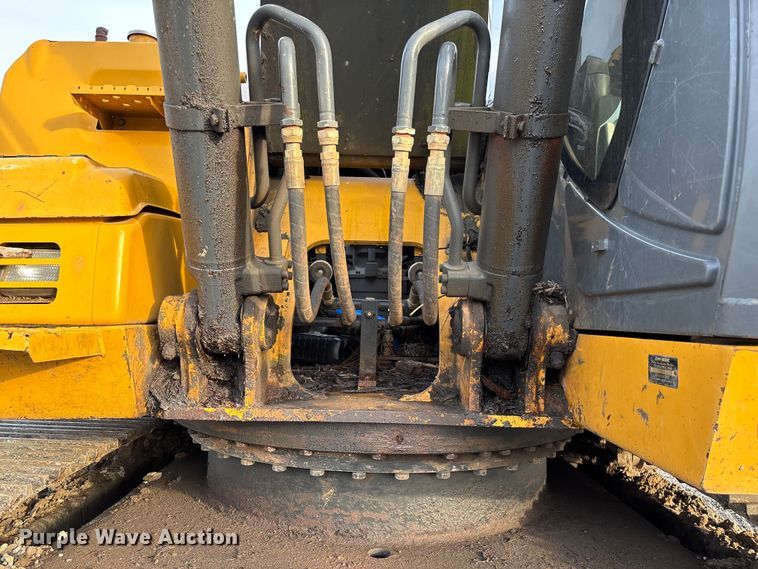 image for item FB3422 2012 John Deere 200D LC excavator
