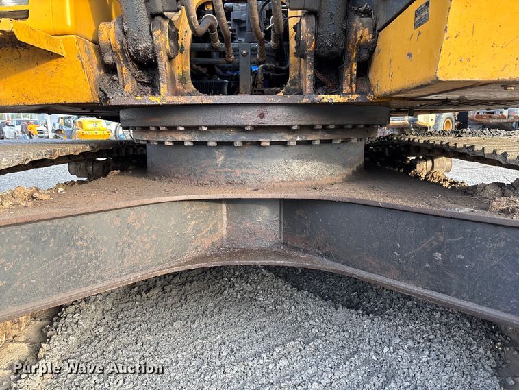 image for item FB3422 2012 John Deere 200D LC excavator