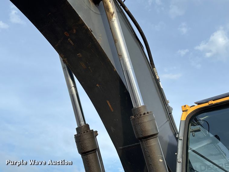 image for item FB3422 2012 John Deere 200D LC excavator