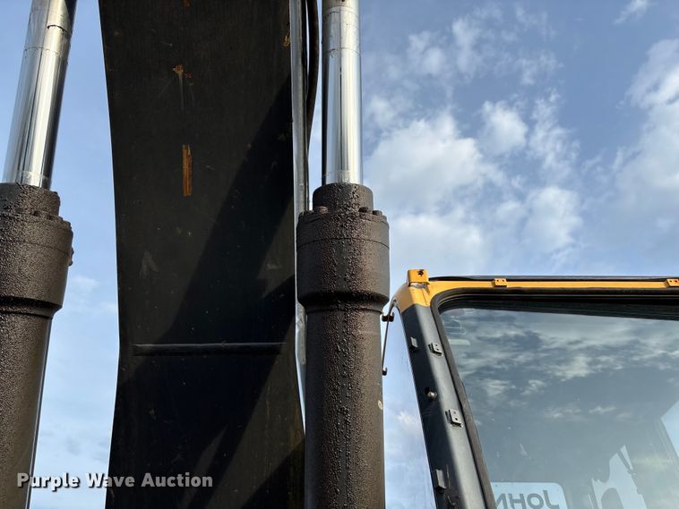 image for item FB3422 2012 John Deere 200D LC excavator