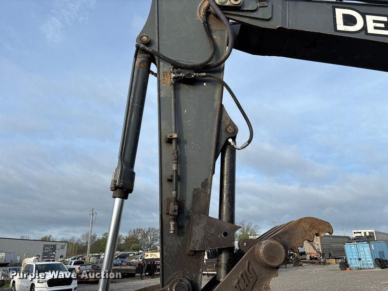 image for item FB3422 2012 John Deere 200D LC excavator