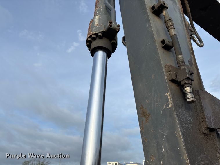 image for item FB3422 2012 John Deere 200D LC excavator