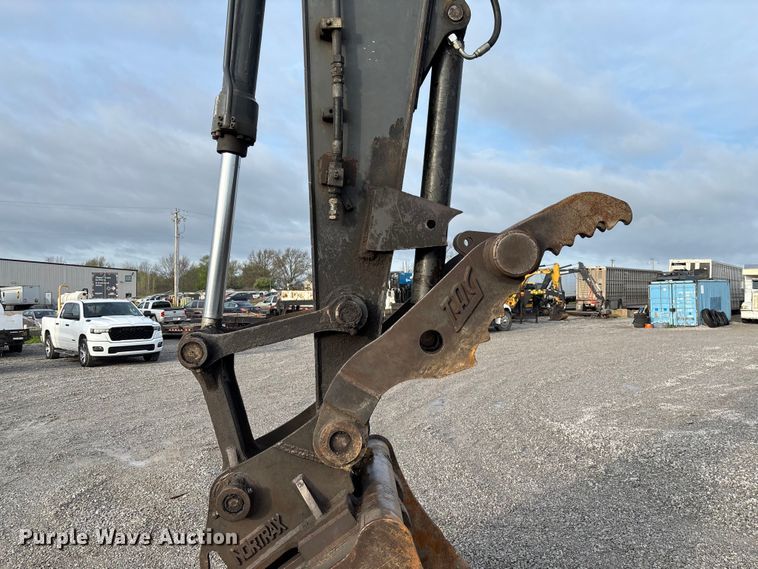 image for item FB3422 2012 John Deere 200D LC excavator