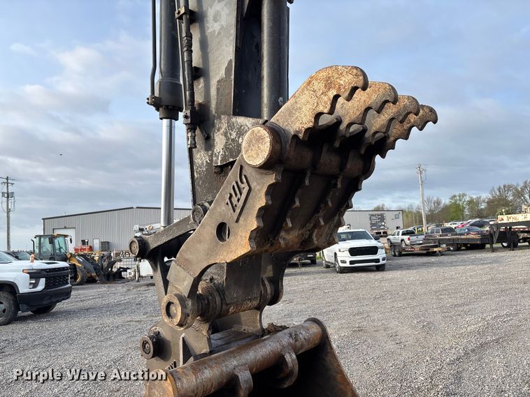 image for item FB3422 2012 John Deere 200D LC excavator