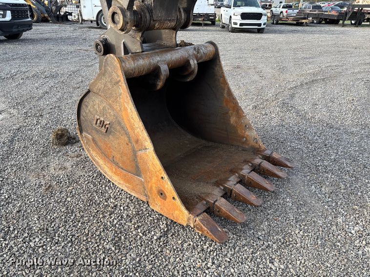 image for item FB3422 2012 John Deere 200D LC excavator