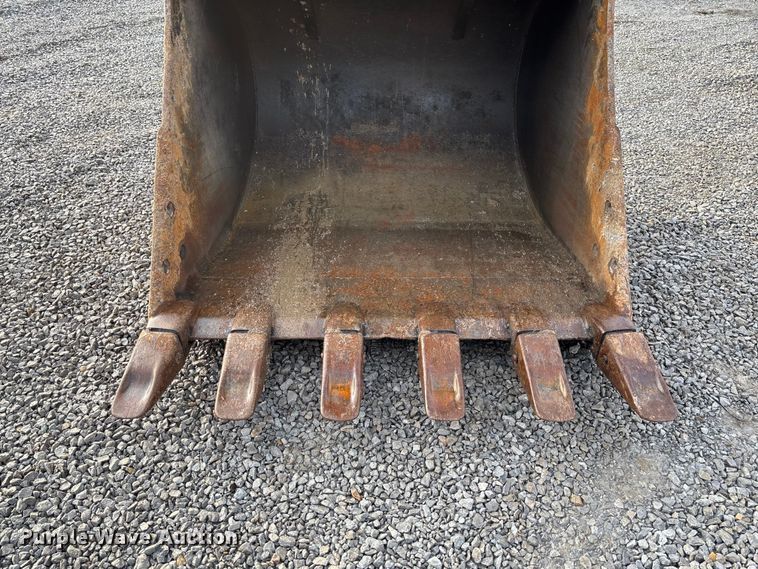 image for item FB3422 2012 John Deere 200D LC excavator