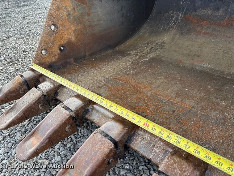 image for item FB3422 2012 John Deere 200D LC excavator