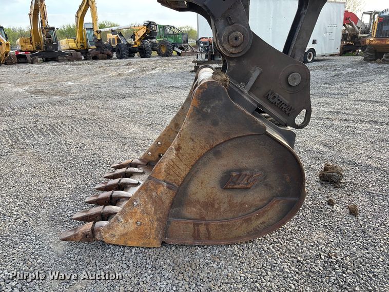 image for item FB3422 2012 John Deere 200D LC excavator