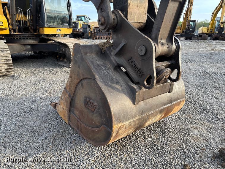image for item FB3422 2012 John Deere 200D LC excavator