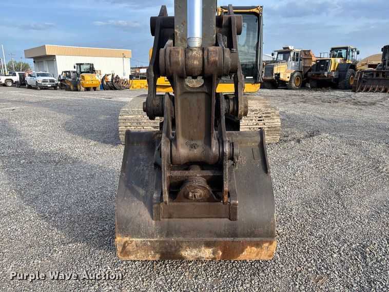 image for item FB3422 2012 John Deere 200D LC excavator