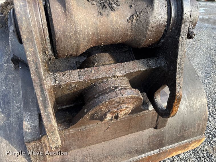 image for item FB3422 2012 John Deere 200D LC excavator