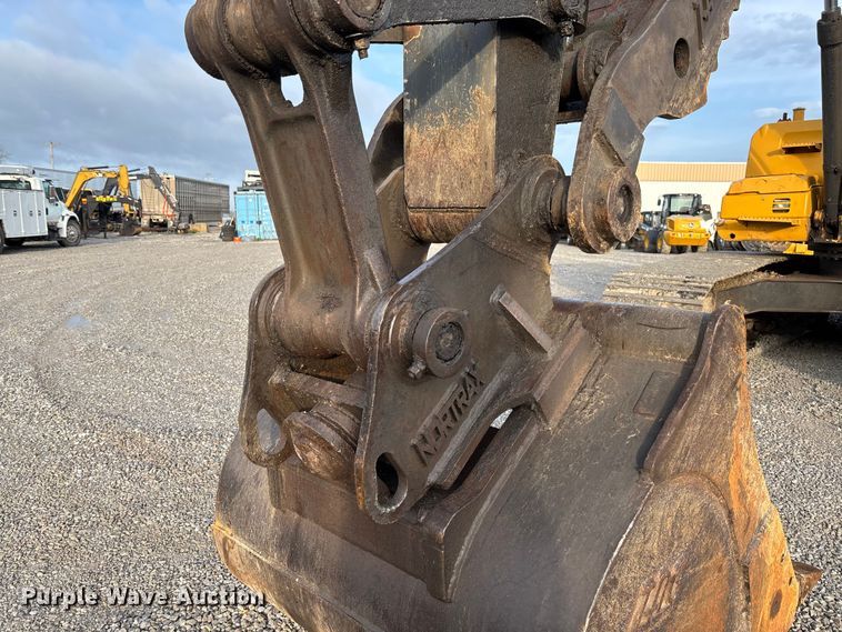 image for item FB3422 2012 John Deere 200D LC excavator