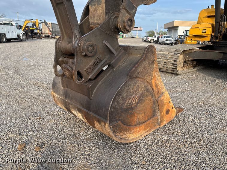 image for item FB3422 2012 John Deere 200D LC excavator