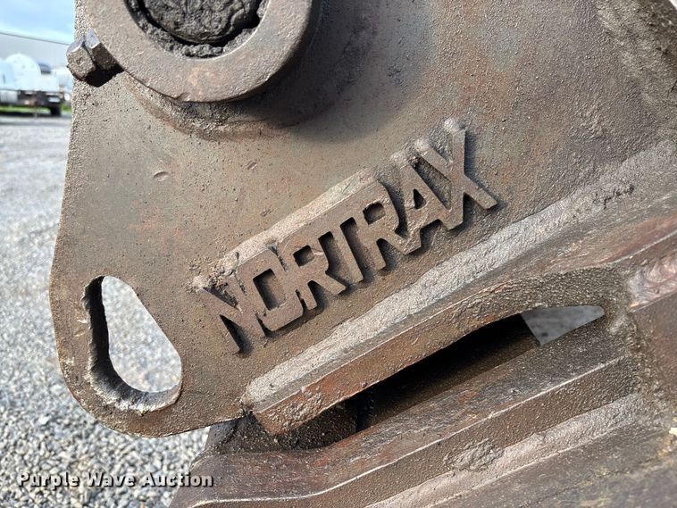 image for item FB3422 2012 John Deere 200D LC excavator