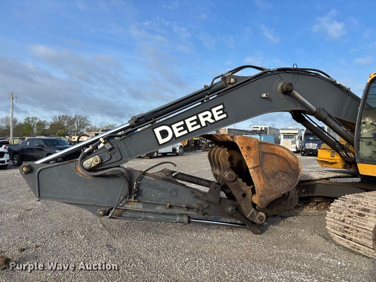 image for item FB3422 2012 John Deere 200D LC excavator
