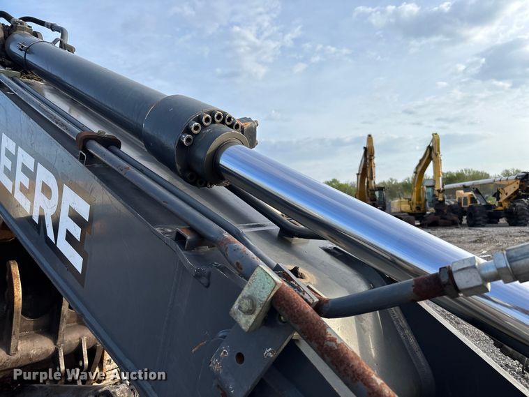 image for item FB3422 2012 John Deere 200D LC excavator