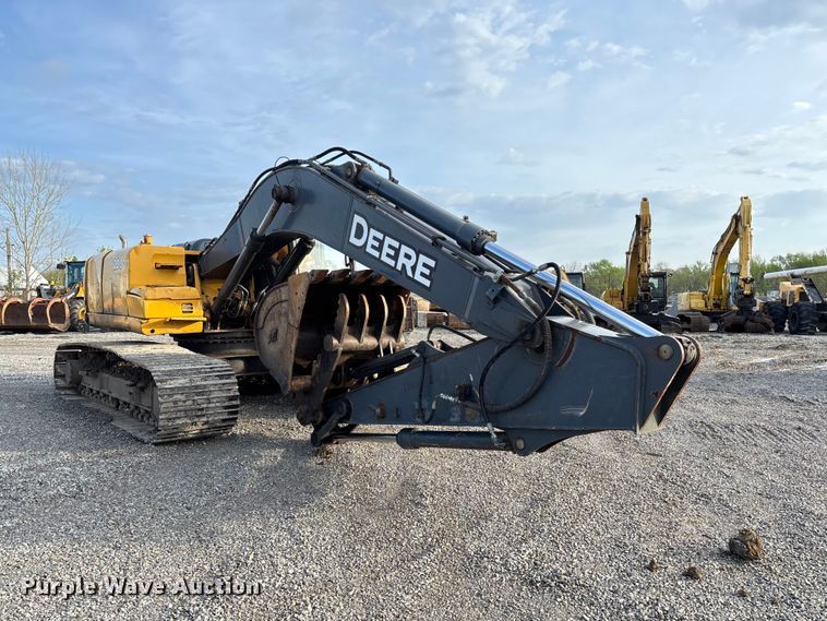 image for item FB3422 2012 John Deere 200D LC excavator