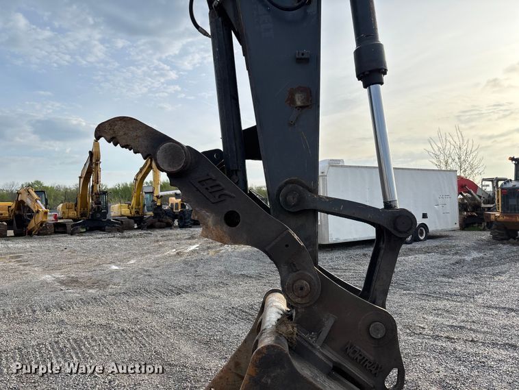 image for item FB3422 2012 John Deere 200D LC excavator