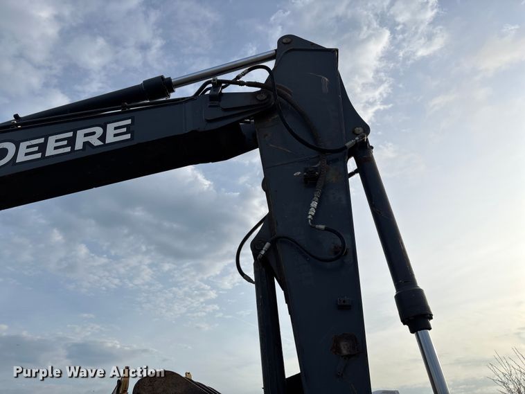 image for item FB3422 2012 John Deere 200D LC excavator