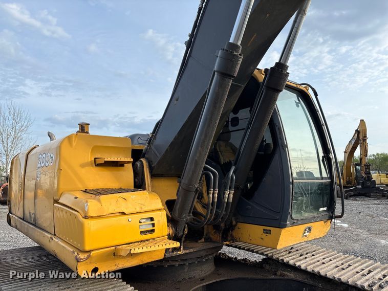 image for item FB3422 2012 John Deere 200D LC excavator