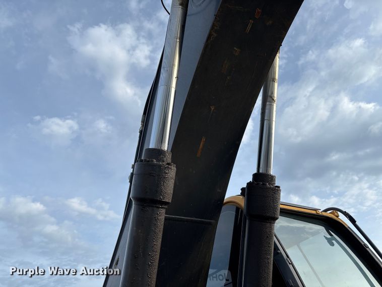 image for item FB3422 2012 John Deere 200D LC excavator