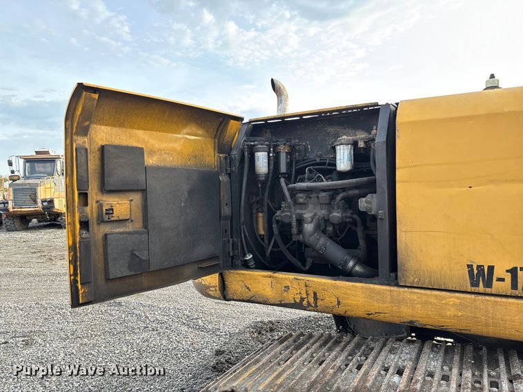 image for item FB3422 2012 John Deere 200D LC excavator