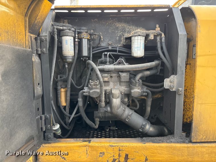 image for item FB3422 2012 John Deere 200D LC excavator