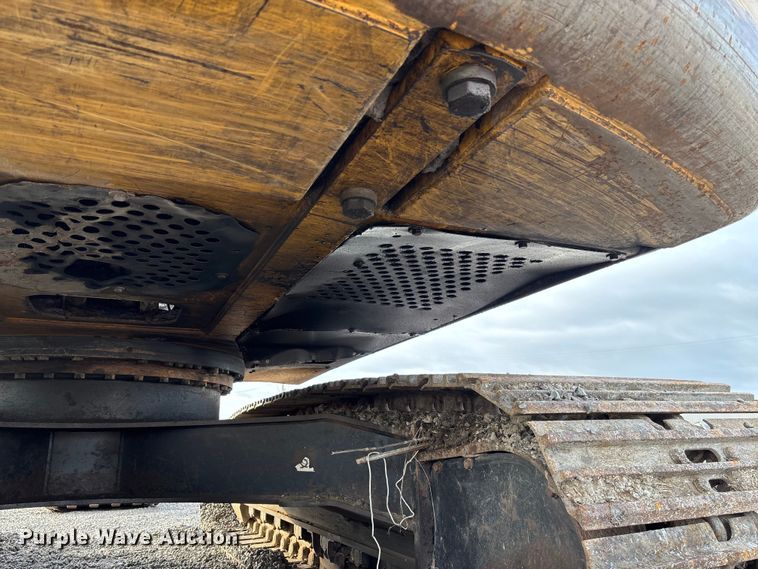 image for item FB3422 2012 John Deere 200D LC excavator