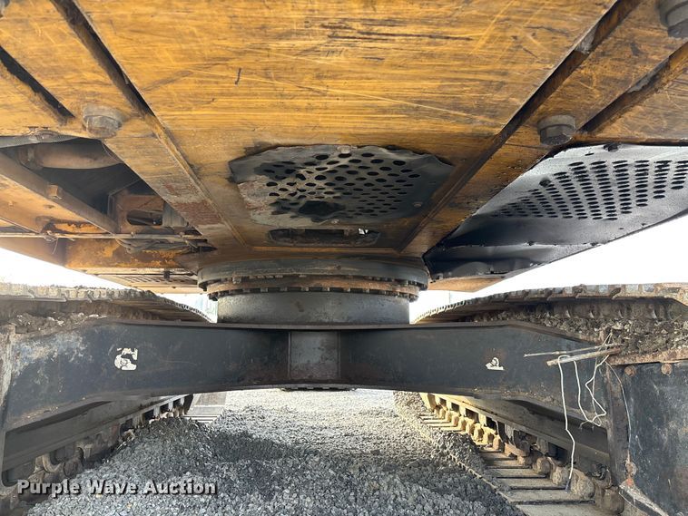 image for item FB3422 2012 John Deere 200D LC excavator